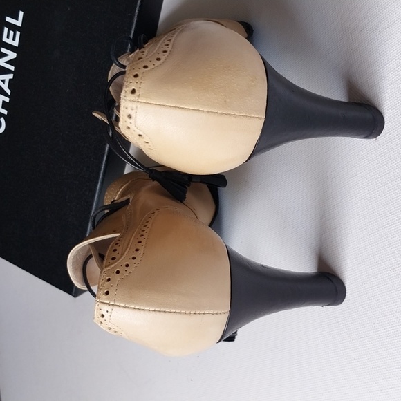 CHANEL Lace Up Booties High Heel Tan Càp Toe Size 38.5 - Picture 8 of 11